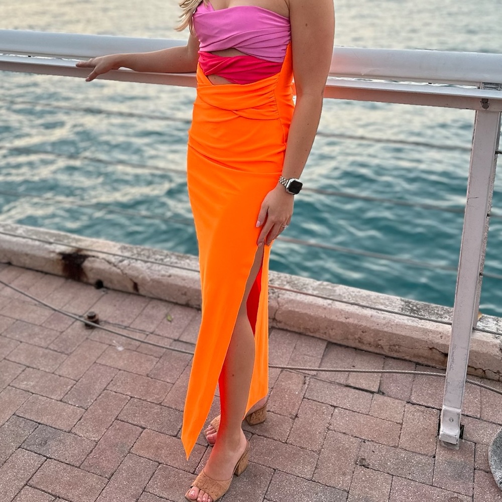 ✨The Copper Closet Split Cutout Strapless Dress✨